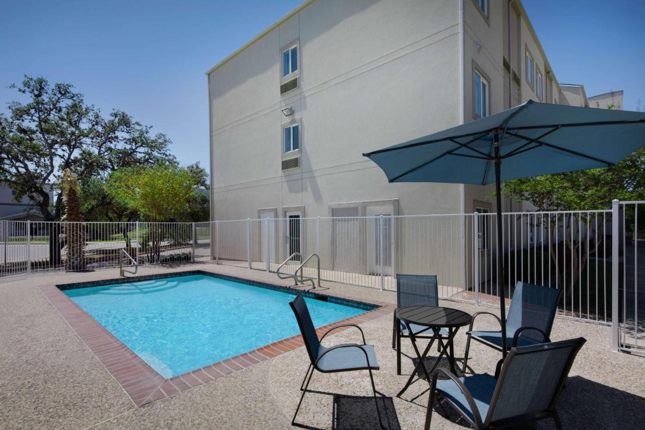 Hotel Baymont By Wyndham San Antonio Airport Exterior foto
